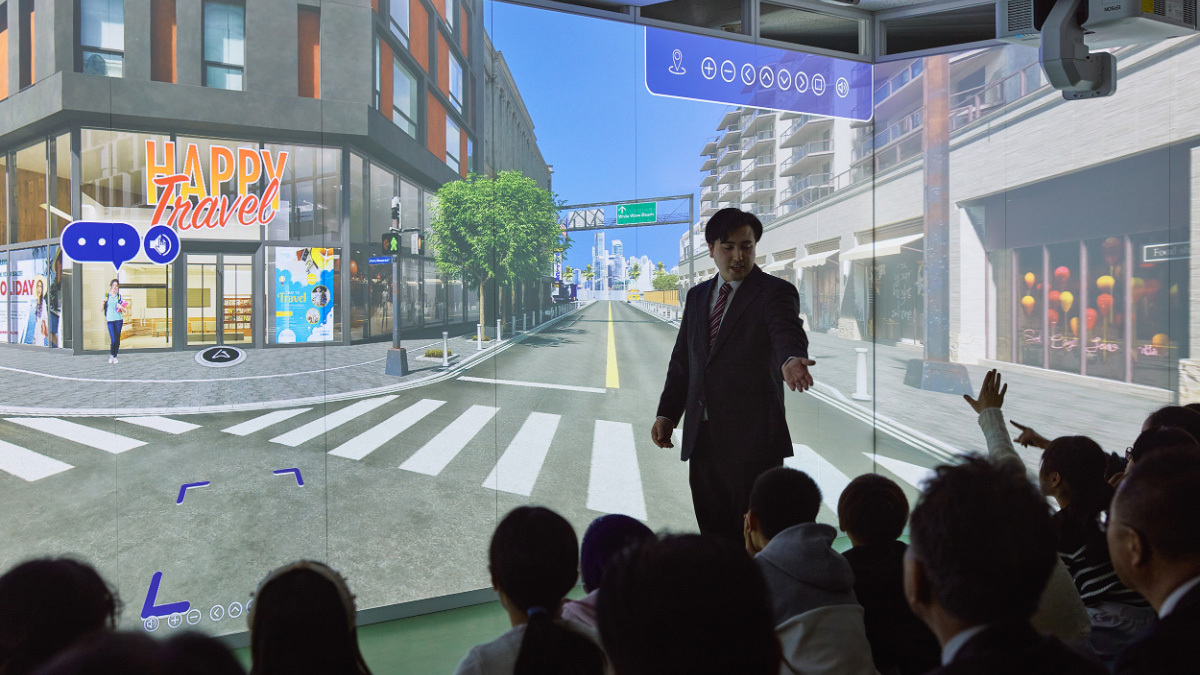 生きた英語”は仮想空間で学ぶ。自主性と自己肯定感を育む、VRを活用した大田区の英語教育｜PROJECT（共創プロジェクト事例）｜事業共創で未来を創るOPEN  HUB for Smart World