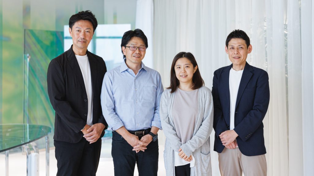 従業員の健康管理から災害時の安否確認まで― 4G通信対応ウェアラブルウォッチ「AAASWatch Pro」で加速する現場改革